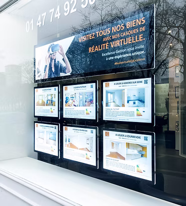 実績：サイネージを利用した店頭ディスプレイ