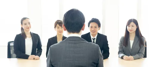 採用強化